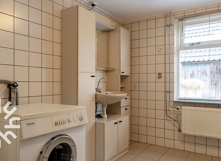 Treppe zum Obergeschoss im Ferienhaus OV533 in Eesveen, Overijssel.