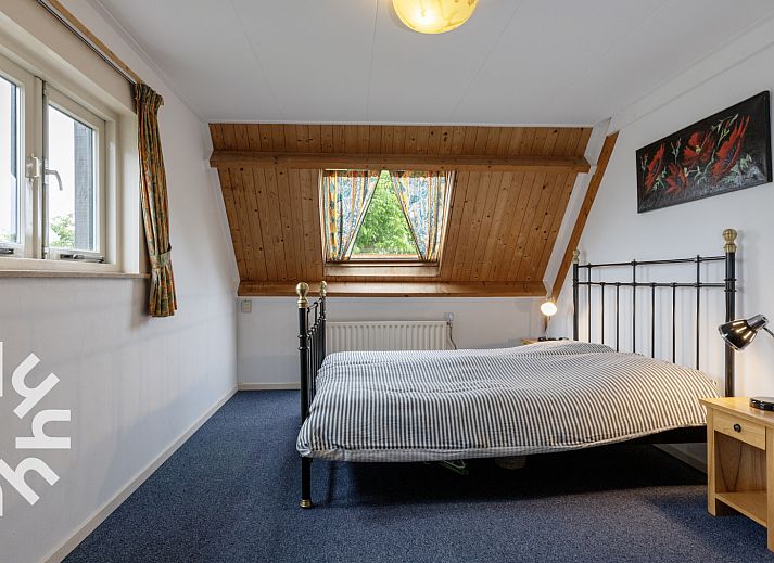 Gezellige woonkamer met open haard in OV543 vakantiehuis, Eesveen, Overijssel.