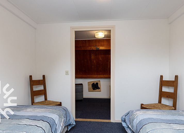 Gezellige woonkamer met open haard in OV543 vakantiehuis, Eesveen, Overijssel.