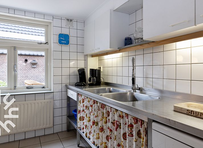 Moderne keuken in vakantiehuis OV543, Eesveen, Noordwest Overijssel, Overijssel.
