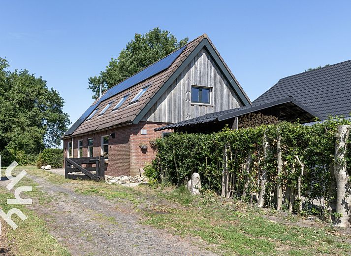 Trap naar bovenverdieping in vakantiehuis OV543, Eesveen, Noordwest Overijssel.