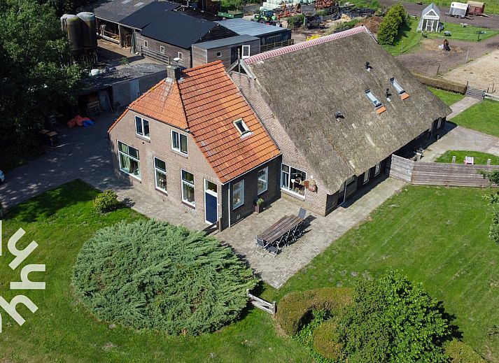 Laendliche Umgebung des Ferienhauses OV660 in Eesveen, Nordwest Overijssel mit Bauernhoftieren.