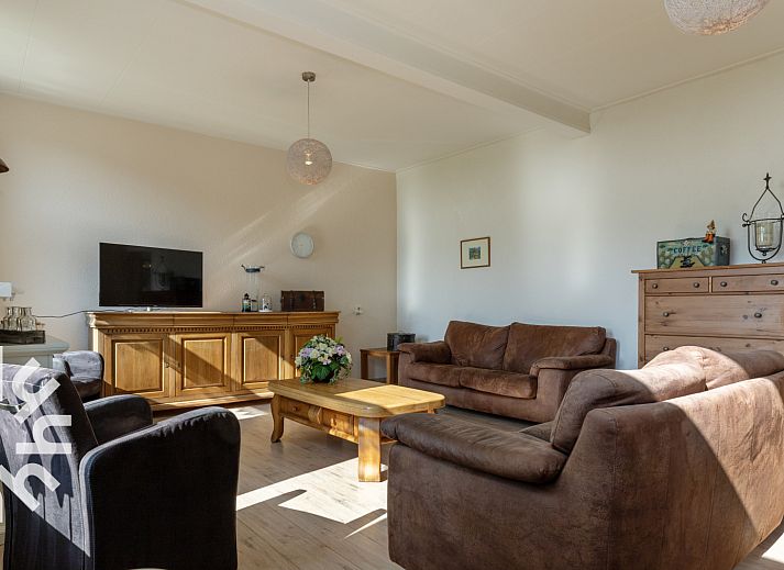 Gemuetliche Essecke im Ferienhaus OV660 in Eesveen, Nordwest Overijssel mit Holztisch.