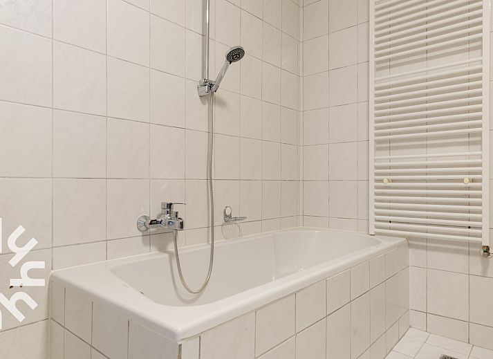 Gemuetliche Essecke im Ferienhaus OV660 in Eesveen, Nordwest Overijssel mit Holztisch.