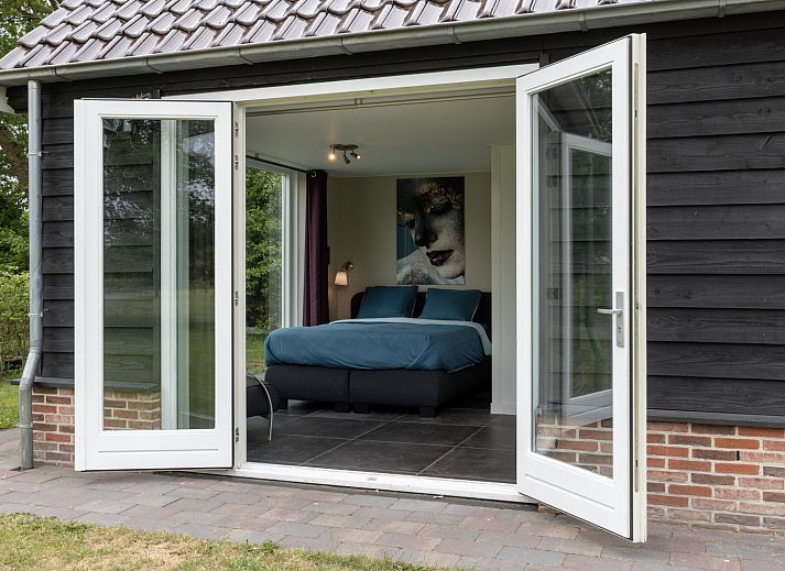 Discover the green surroundings of vacation home OV473 in Baars, Overijssel, surrounded by lush nature and serene forest landscapes.