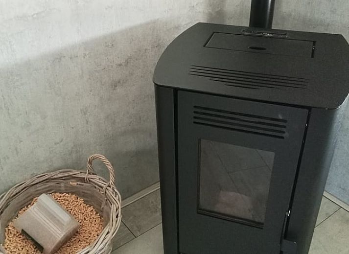 Gezellige binnenruimte van Vakantiehuisje in Staphorst met uitzicht op de natuur van Overijssel.