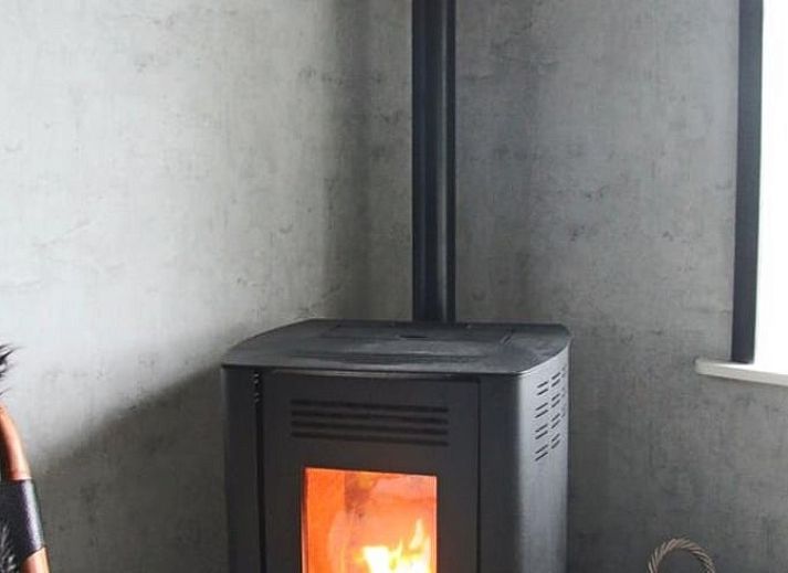 Gezellige binnenruimte van Vakantiehuisje in Staphorst met uitzicht op de natuur van Overijssel.