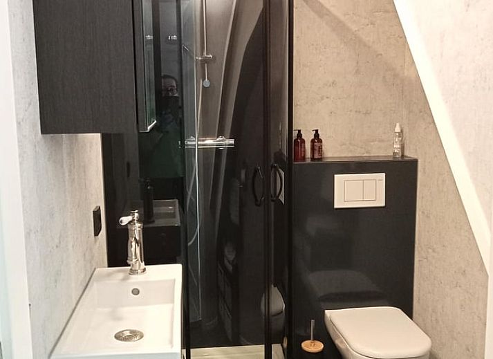 Gezellige binnenruimte van Vakantiehuisje in Staphorst met uitzicht op de natuur van Overijssel.