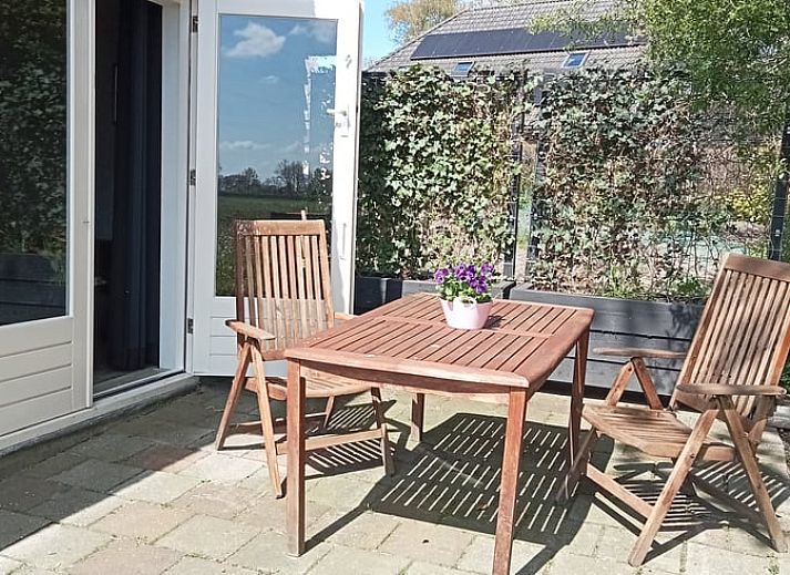 Gezellige binnenruimte van Vakantiehuisje in Staphorst met uitzicht op de natuur van Overijssel.