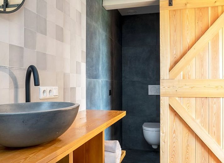 Vacation home in Staphorst with spacious garden and terrace, ideal for relaxation in Northwest Overijssel.