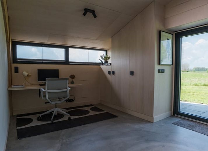 Quiet water edge near Holiday home in Zalk, surrounded by nature in Northwest Overijssel, Overijssel.