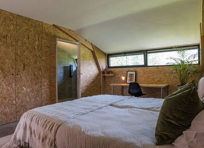 Quiet water edge near Holiday home in Zalk, surrounded by nature in Northwest Overijssel, Overijssel.