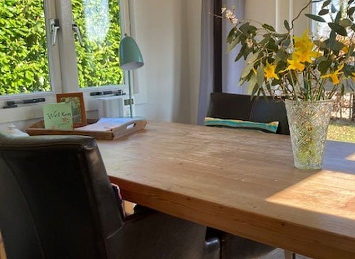 Blick vom Ferienhaus in Basse, Nordwest-Overijssel, mit einer beruhigenden Einrichtung.