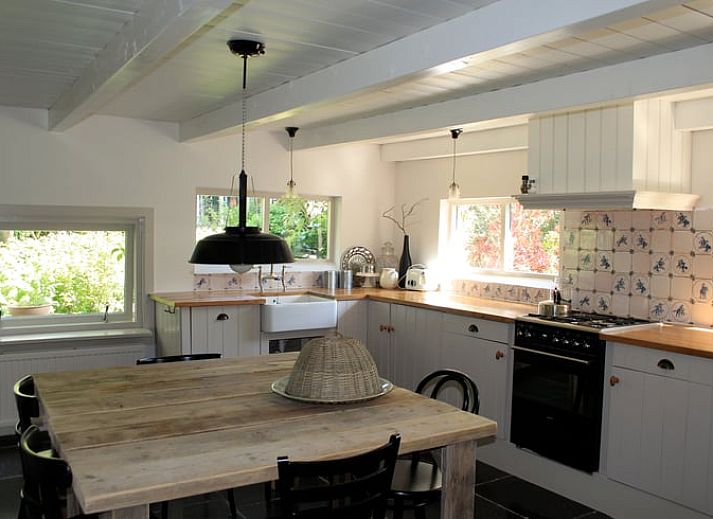 Ferienhaus in Abcoude mit schoener Holzfassade, ideal gelegen in der Natur von Utrecht Nord.