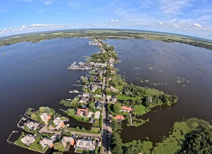 Gemuetliches Wohnzimmer im Ferienhaus Marie Loosdrecht, Loosdrecht, Utrecht, mit grosser Sitzecke und Tageslicht.