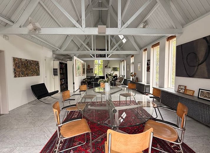 Ferienhaus in Abcoude, Utrecht Nord Ferienhaus umgeben von gruener Natur und Baeumen.