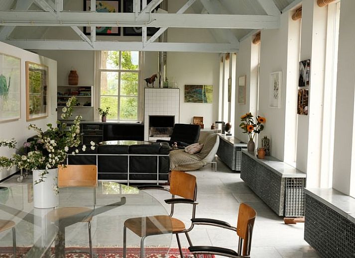 Geraeumiges Schlafzimmer mit Kunstdekor im Ferienhaus in Abcoude, Utrecht Nord.