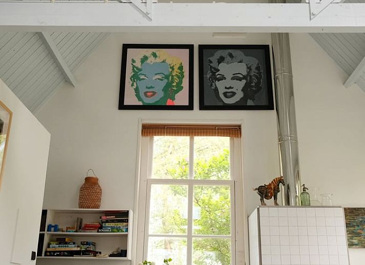 Geraeumiges Schlafzimmer mit Kunstdekor im Ferienhaus in Abcoude, Utrecht Nord.