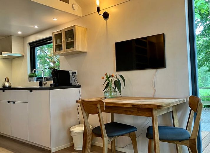 Gemuetliche Terrasse im Ferienhaus in Breukelen, Utrecht, ideal zum Entspannen in der Natur.