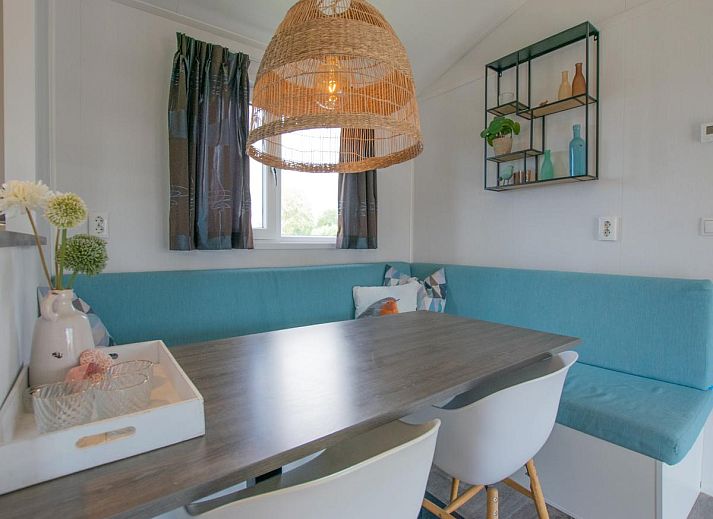 Enjoy the sunny waterfront terrace at chalet Purperreiger 24-34 in Breukelen, Utrecht. Relaxed vacation home by the river.