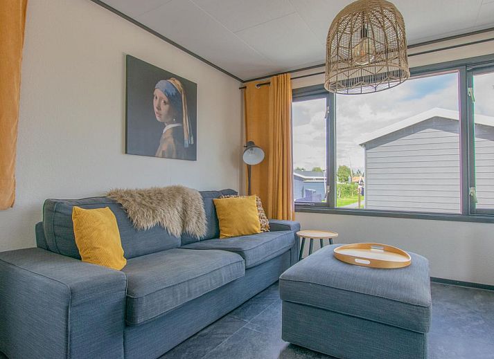 Blauwborst 24-20 vakantiehuis in Breukelen met terras aan het water en aangemeerde boten.