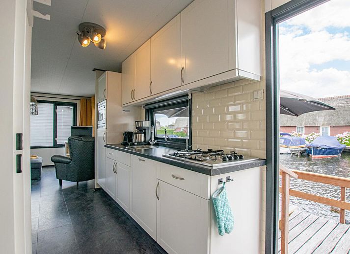 Exterieur van Blauwborst 24-20 vakantiehuis in Breukelen, Utrecht met groene omgeving.