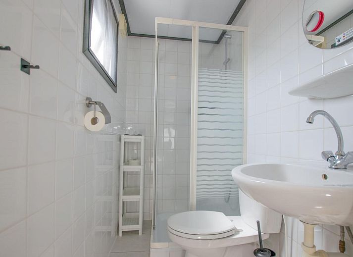 Exterieur van Blauwborst 24-20 vakantiehuis in Breukelen, Utrecht met groene omgeving.