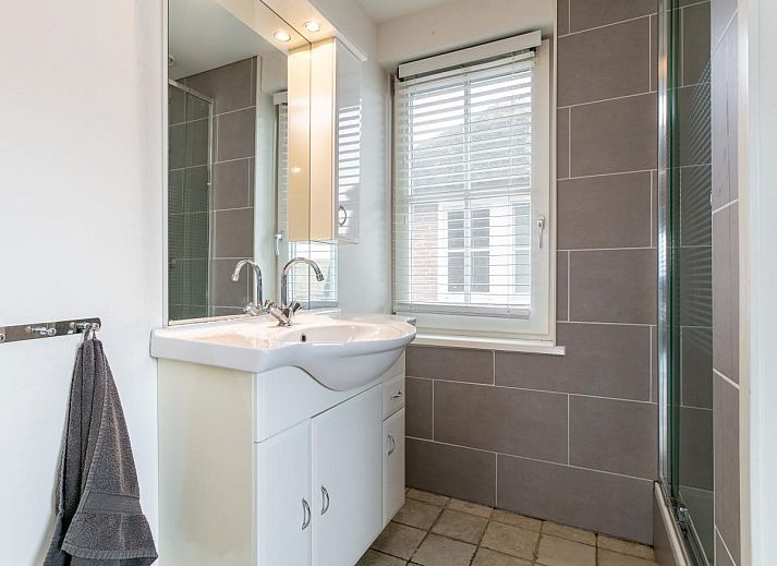 Swan 24-7 vacation home in Breukelen with cozy interior space and lots of natural light, Utrecht north.