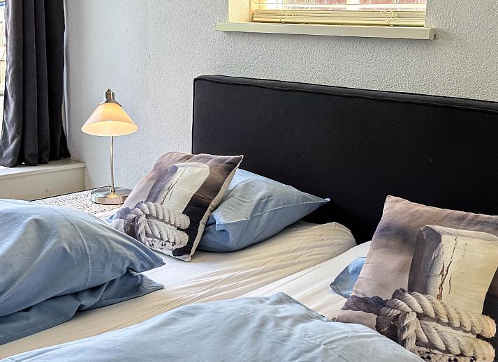 Swan 24-7 vacation home in Breukelen with modern dining room and large windows, Utrecht north.