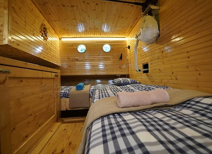 Peaceful view from Cottage in Vinkeveen, vacation home located on the waterfront in Utrecht north, Utrecht.