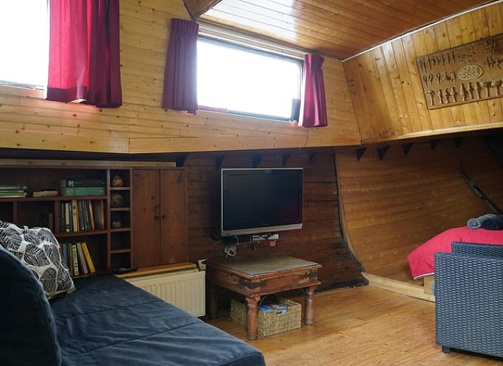 Peaceful view from Cottage in Vinkeveen, vacation home located on the waterfront in Utrecht north, Utrecht.