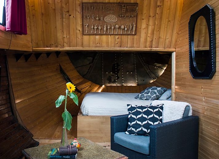 Cottage in Vinkeveen, vacation home in Utrecht north, Utrecht overlooking the serene waterway.