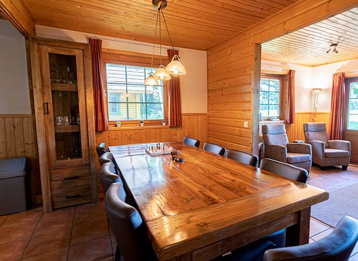 Gemuetliches Wohnzimmer in Haus in Soest, Ferienhaus in Soest, Utrecht mit bequemen Sitzgelegenheiten.