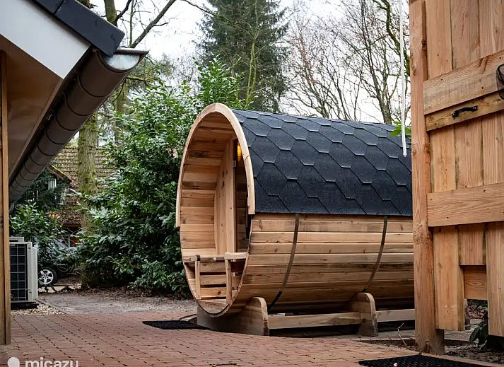 Guest house 560844 - Special overnight stays Utrecht noord - Luxe villa met wellness en domotica