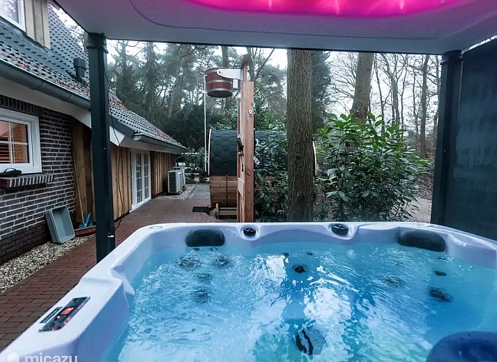 Guest house 560844 - Special overnight stays Utrecht noord - Luxe villa met wellness en domotica