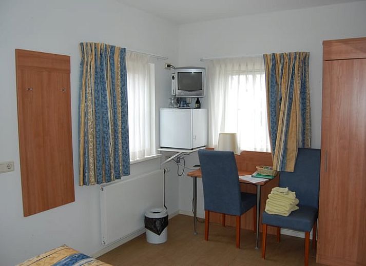 Ruim grasveld met voetbaldoelen bij Vakantiehuis in Vreeland, Utrecht, ideaal voor sport.