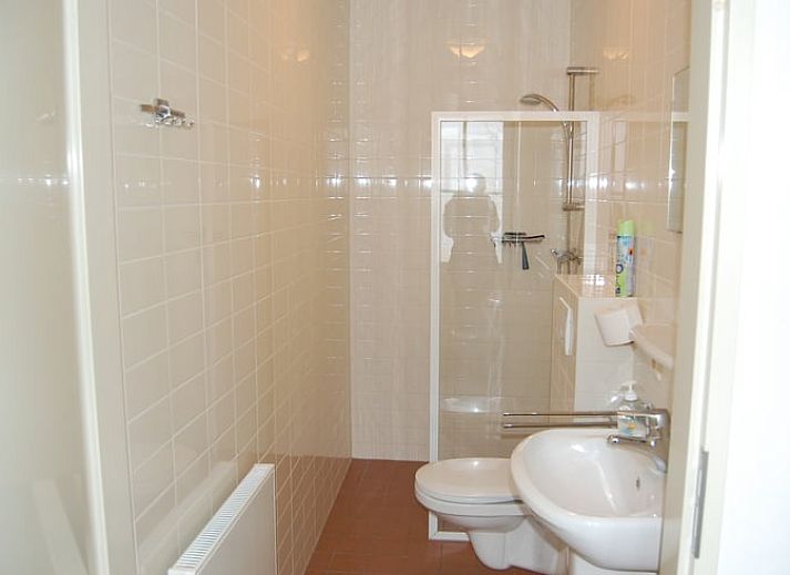 Ruim grasveld met voetbaldoelen bij Vakantiehuis in Vreeland, Utrecht, ideaal voor sport.