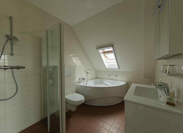 Komfortables Schlafzimmer im Ferienhaus UT020 in Vreeland, Utrecht mit gruenen Akzenten