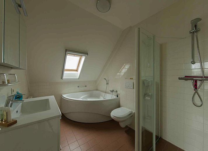 Komfortables Schlafzimmer im Ferienhaus UT020 in Vreeland, Utrecht mit gruenen Akzenten