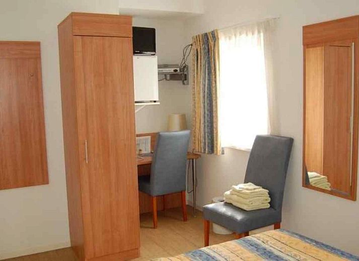 Komfortables Schlafzimmer im Ferienhaus UT020 in Vreeland, Utrecht mit gruenen Akzenten