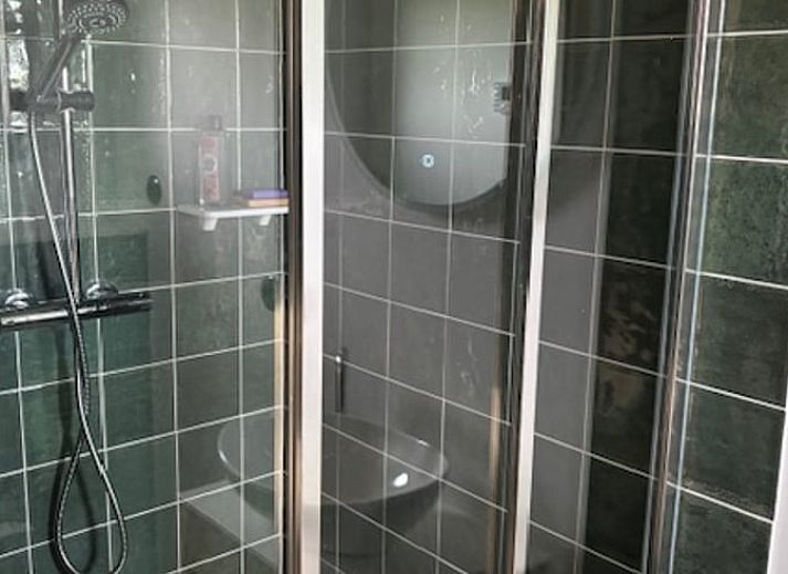 Gemuetlicher Innenraum mit Blick auf die Natur im Ferienhaus in Baambrugge, Utrecht Nord.