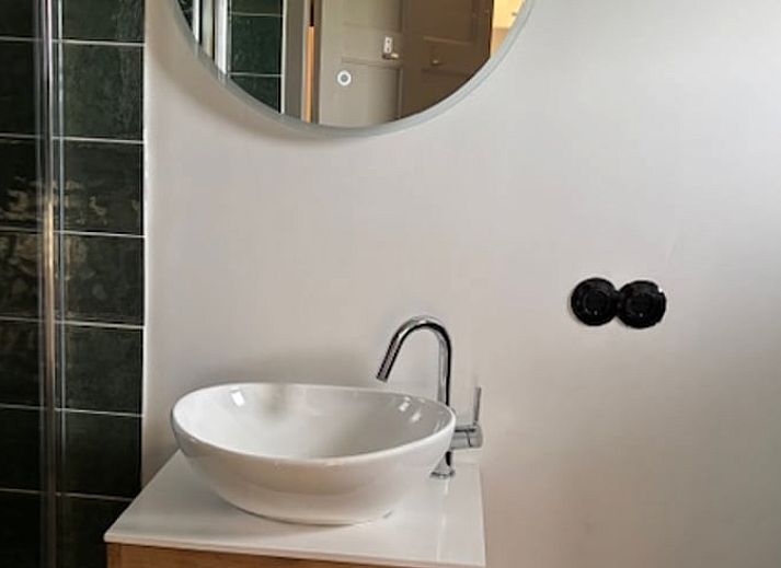 Gemuetlicher Innenraum mit Blick auf die Natur im Ferienhaus in Baambrugge, Utrecht Nord.