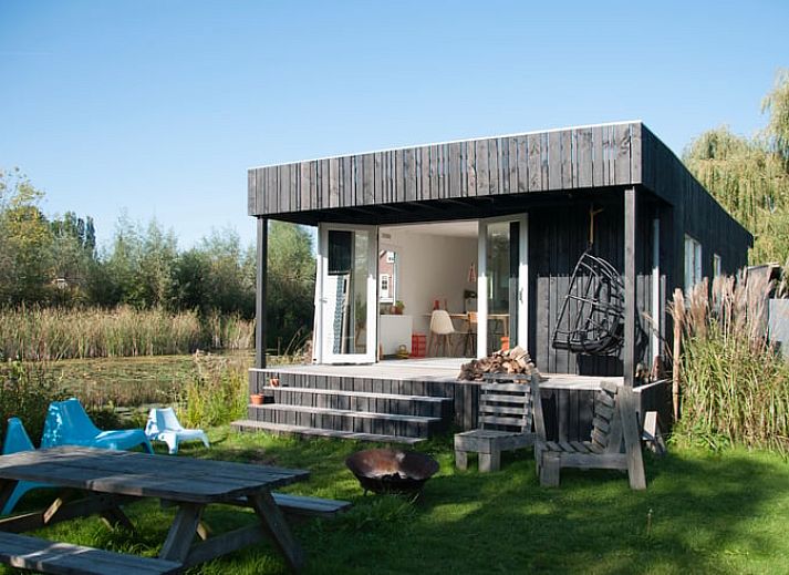 Planten en uitzicht op het terras van Vakantiehuisje in Tienhoven in Utrecht noord.