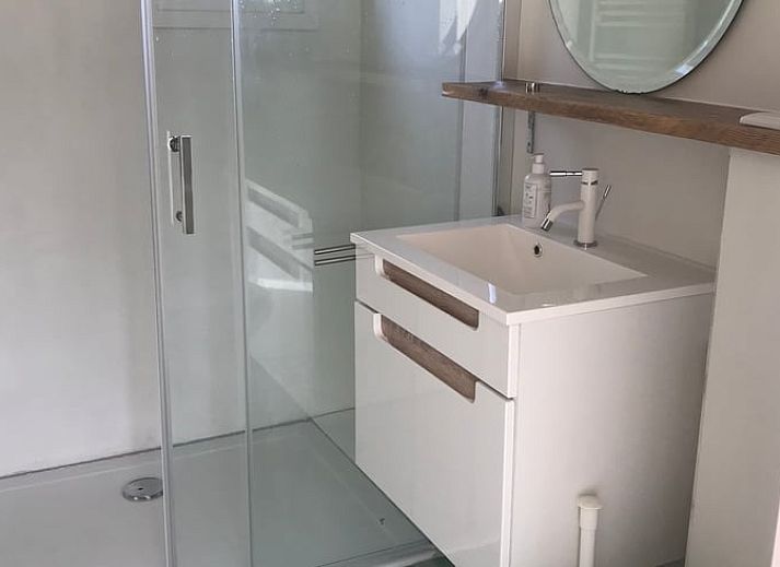 Planten en uitzicht op het terras van Vakantiehuisje in Tienhoven in Utrecht noord.