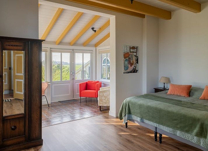 Charmantes Ferienhaus in Nigtevecht, Utrecht, mit klassischer Fassade und authentischen Details.