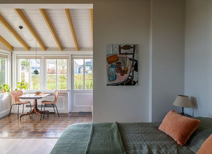 Charmantes Ferienhaus in Nigtevecht, Utrecht, mit klassischer Fassade und authentischen Details.