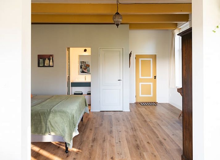 Charmantes Ferienhaus in Nigtevecht, Utrecht, mit klassischer Fassade und authentischen Details.