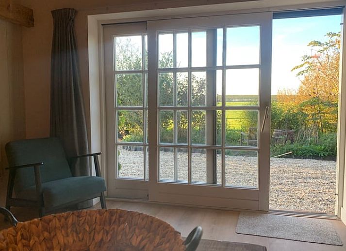 Gemuetliche Sitzecke im Ferienhaus in Nigtevecht, Utrecht mit viel natuerlichem Licht.