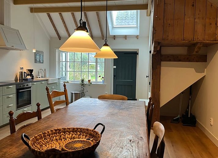 Modernes Badezimmer im Ferienhaus in Nigtevecht, Utrecht mit stilvoller Dusche.