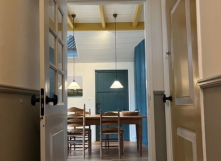 Modernes Badezimmer im Ferienhaus in Nigtevecht, Utrecht mit stilvoller Dusche.